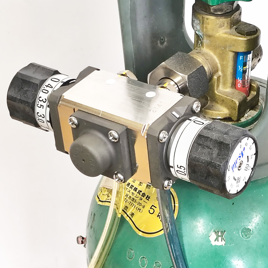 ガスボンベ用ダブル減圧弁 未使用品 - ビールサーバードットコム@えり