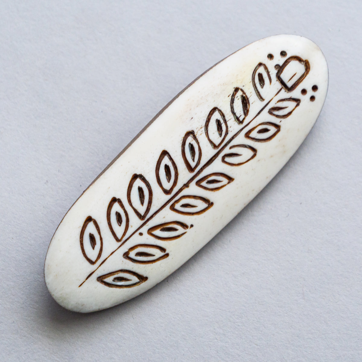 水牛骨ブローチ – the ETHNORTH GALLERY