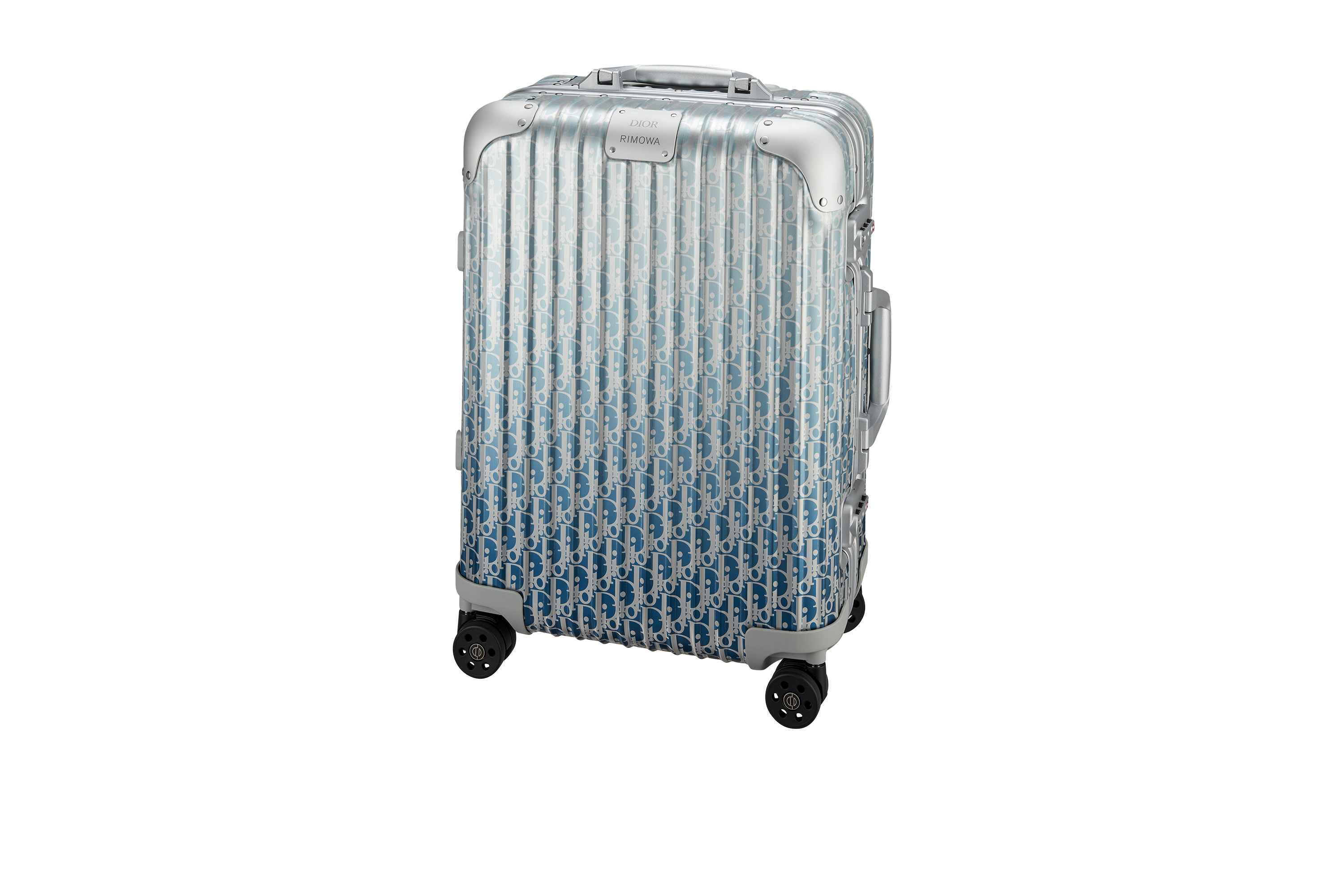 ディオール&リモワの新たな旅の必需品、トランクケースが誕生