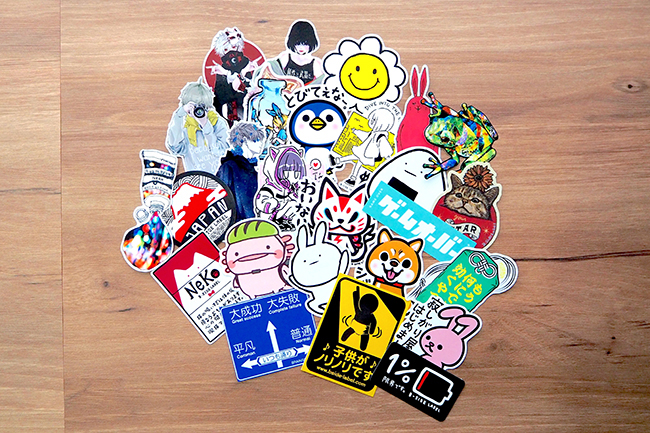長く愛されるアートを目指す“1枚300円”の小さなステッカー。ニッチ産業