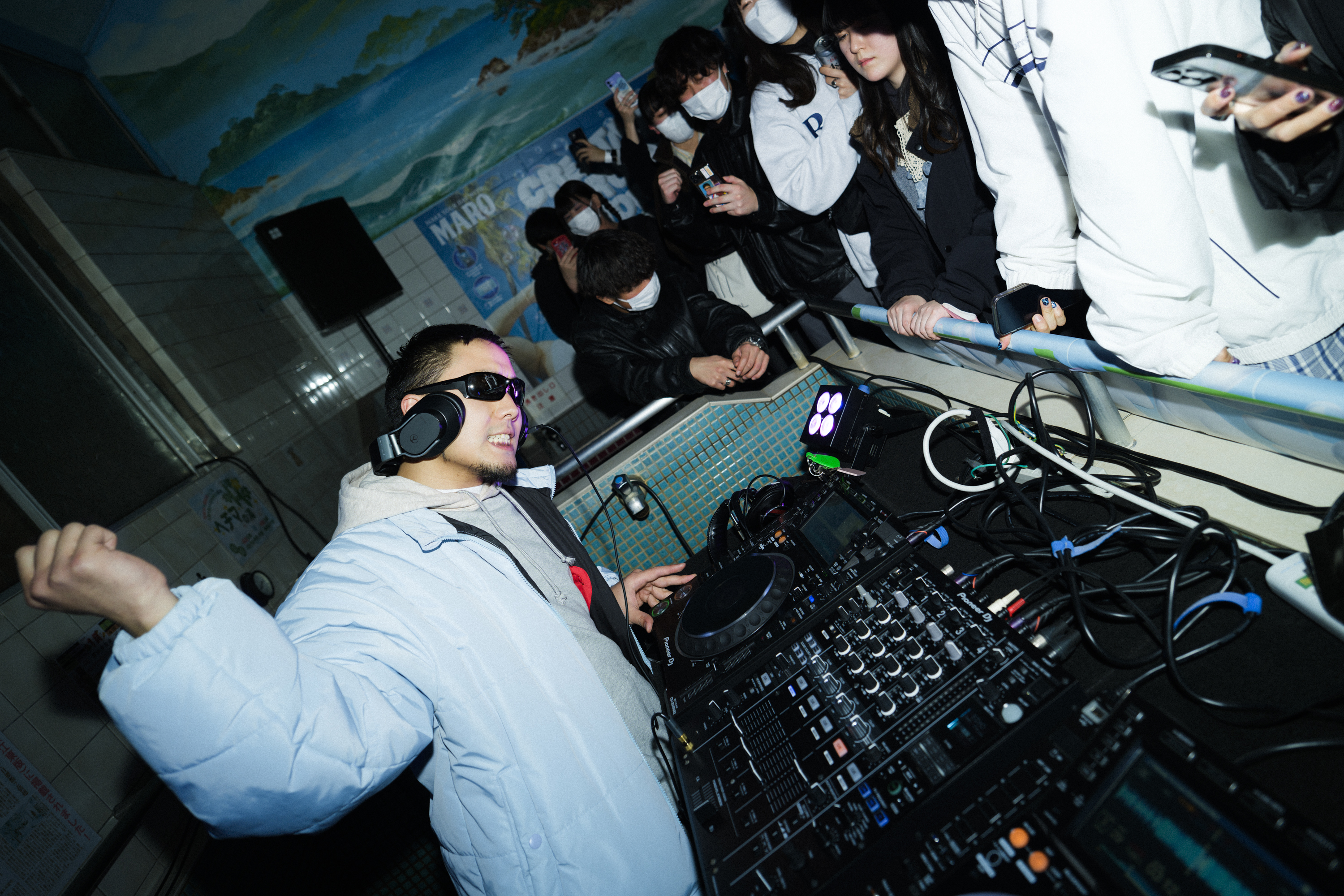 CreativeDrugStore×MAROの超満員・銭湯DJパーティをレポート! | EYESCREAM