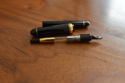 プラチナ万年筆「#3776 CENTURY」×セーラー万年筆「極黒」金ニブ万年筆
