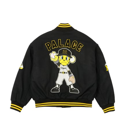 パレスが大阪初出店 限定アイテムのヴィジュアルに阪神ファンを起用