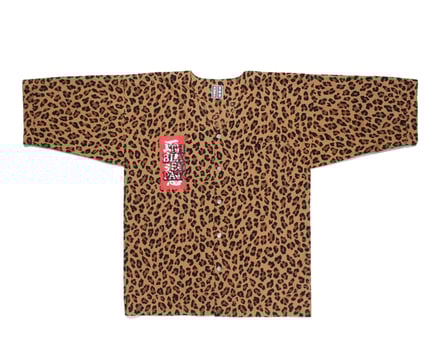 ワコマリアがブラックアイパッチとコラボ、虎柄シャツなど14型を展開