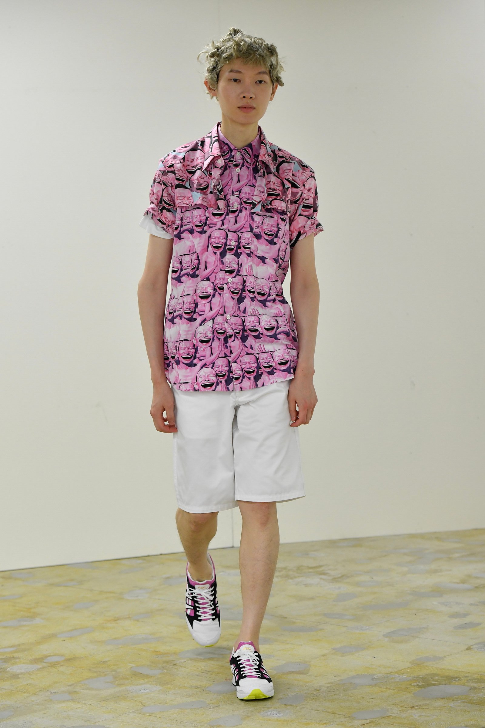 コム デ ギャルソン・シャツが東京で初のショー 中国現代アーティスト