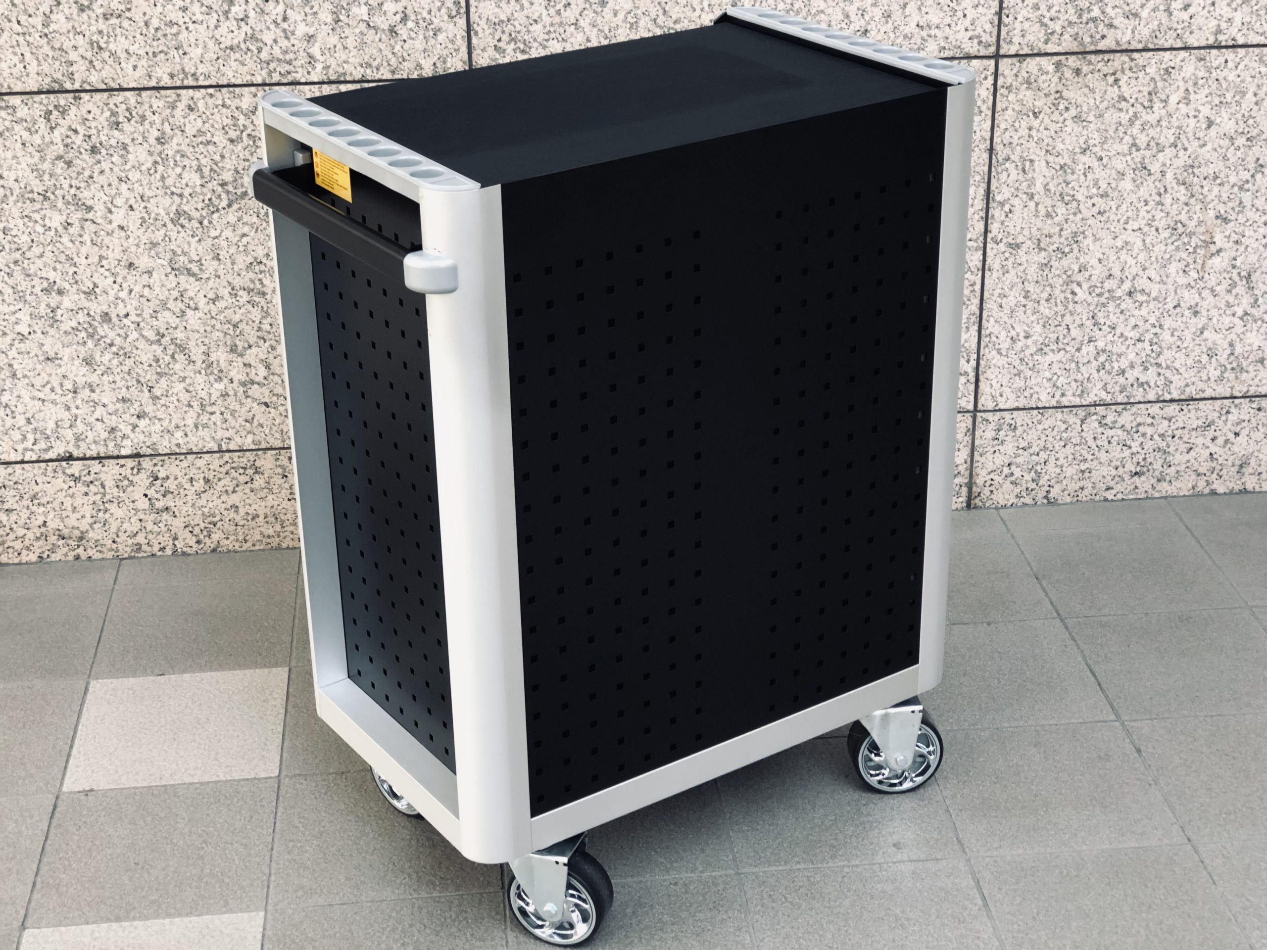 曙工芸 キャビネット パイン材 キャスター コンセント付き 曙工芸