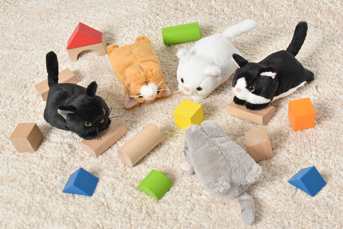 寝そべったリラックス姿がたまらにゃい！ オリジナルのぬいぐるみ