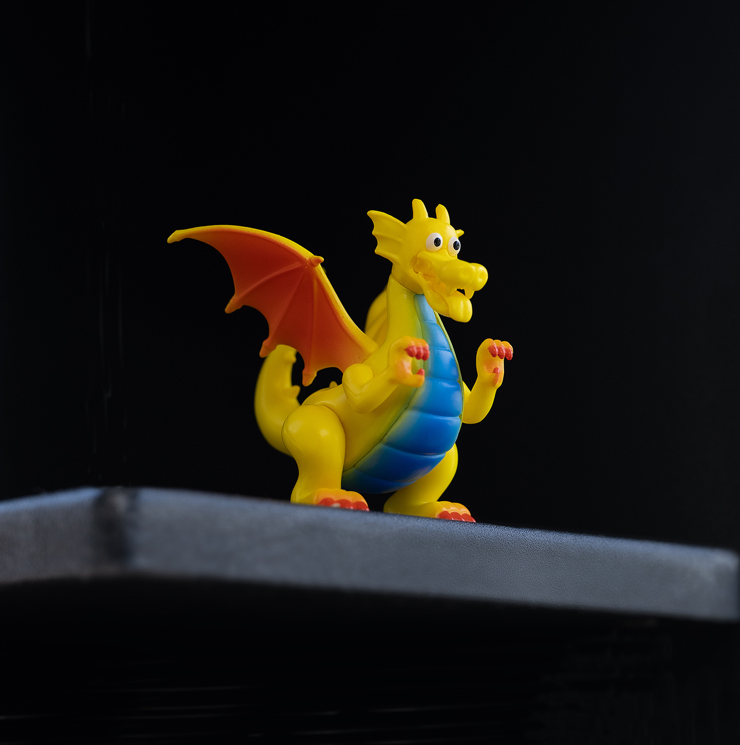 イラストレーター・山崎若菜氏が描く「ドラゴン」がミニチュア