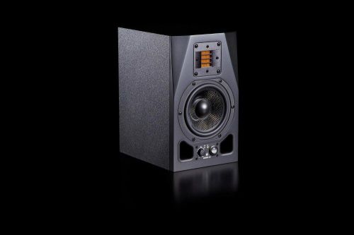 ゆかページ①』ADAM AUDIO A5X A5X | ADAM AUDIO JP - 製品情報