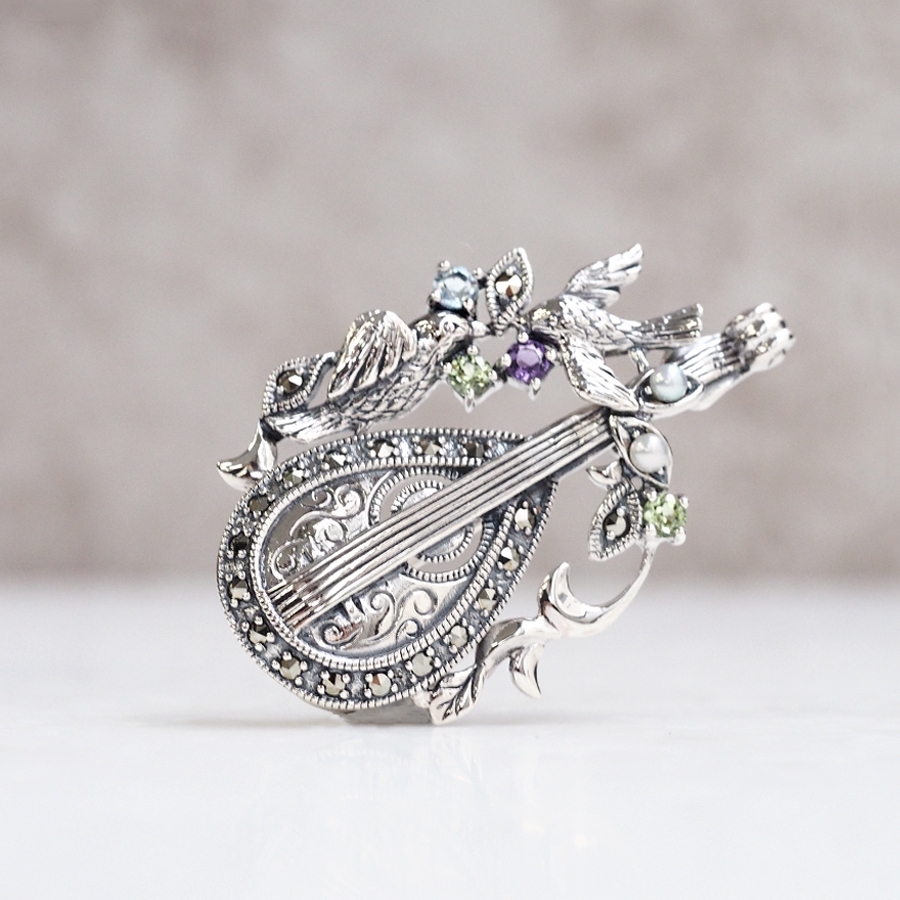 珊瑚 翡翠 サンゴ ヒスイ レトロブローチ M488 珊瑚 翡翠 サンゴ