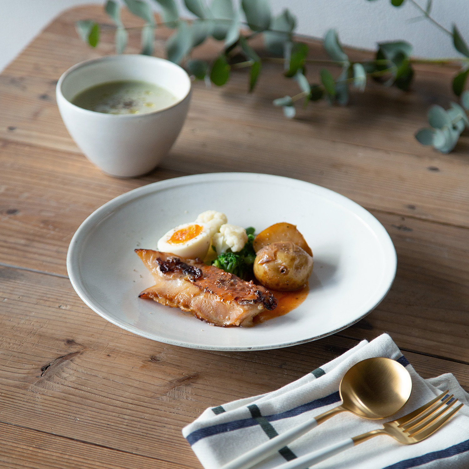 Standard Edition｜白化粧 8号皿｜西海陶器 | SAIKAI B-SHOP｜西海陶器