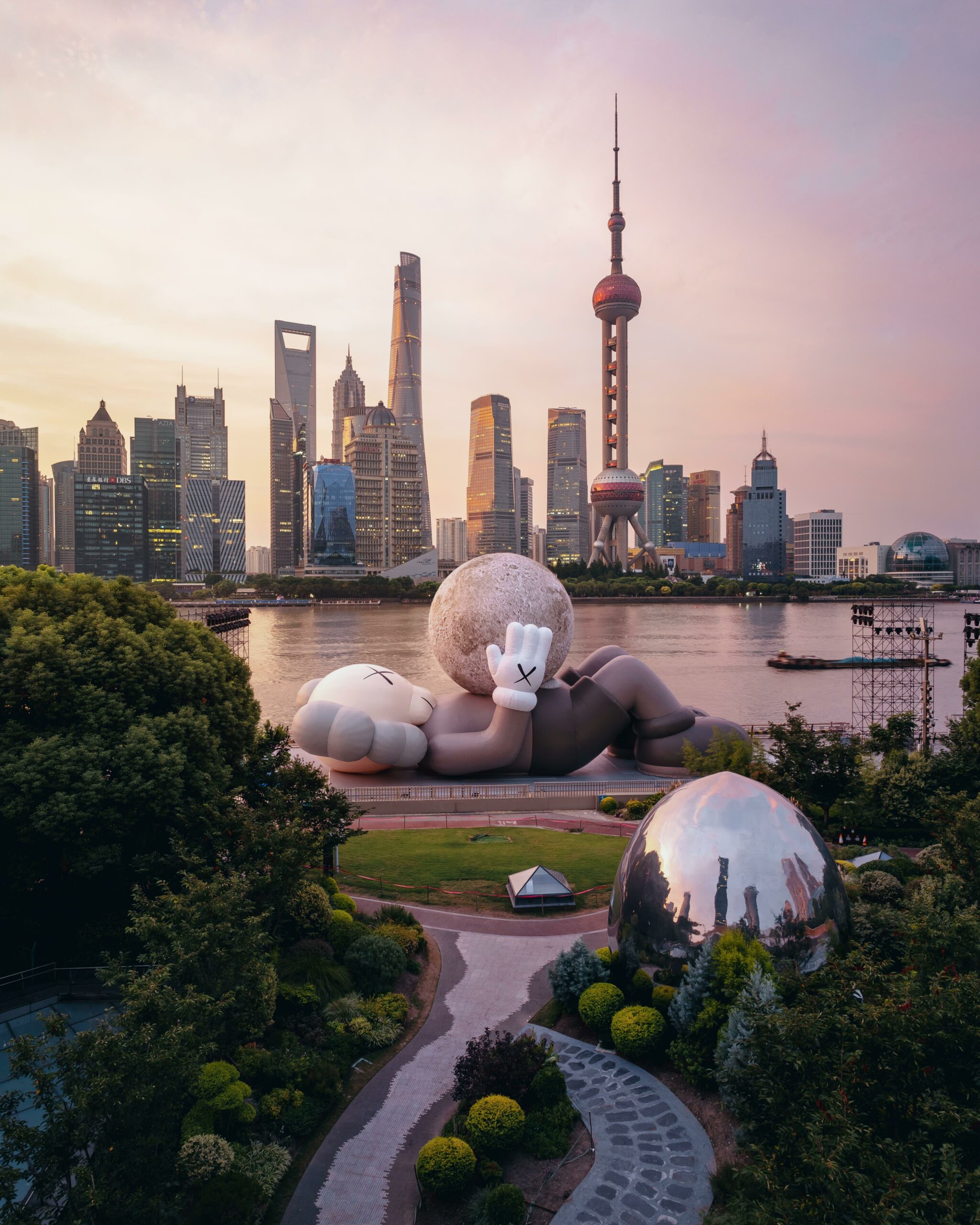 非売品 KAWS : HOLIDAY JAPAN 招待状 提灯 (白) 非売品 KAWS : HOLIDAY