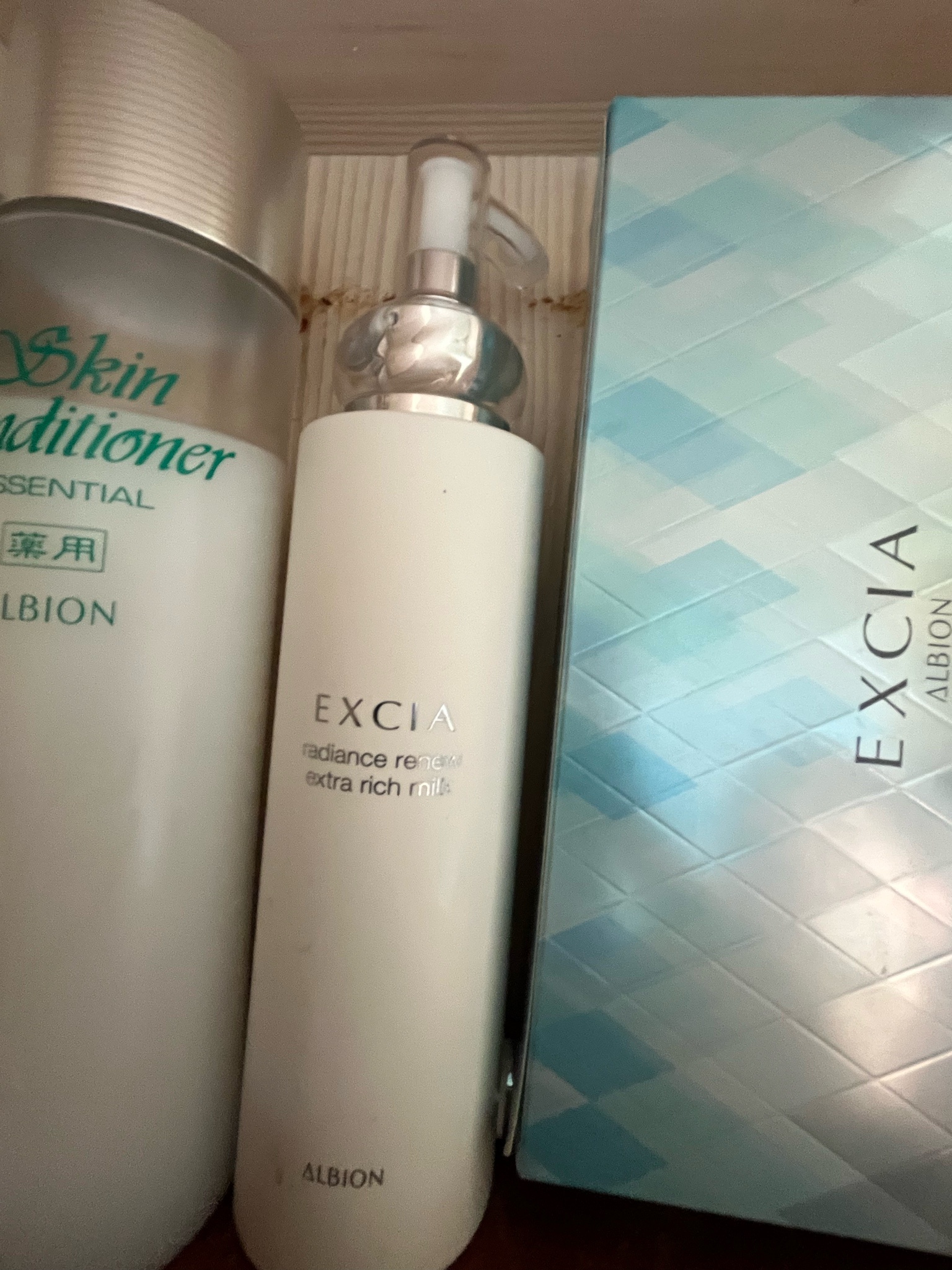 アルビオン / エクシア ラディアンスリニュー エクストラリッチミルク