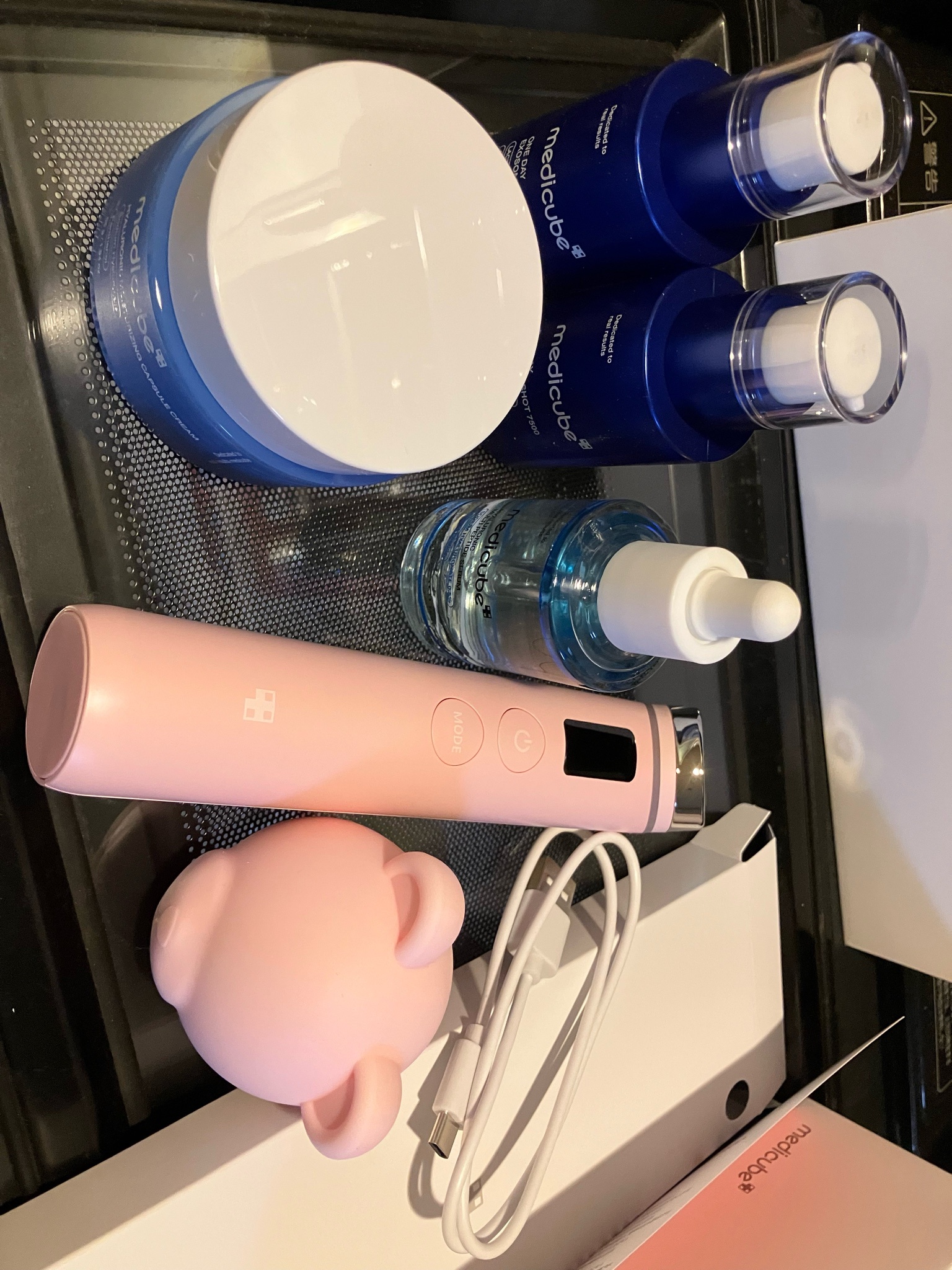 MEDICUBE(メディキューブ) / AGE-Rブースタープロ ピンクの公式商品