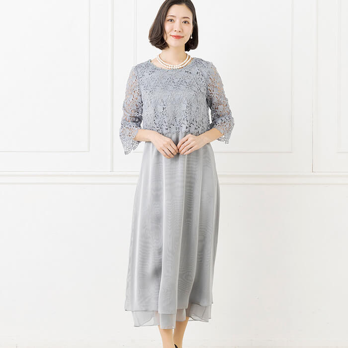 レース×オーガンのフレアーワンピース 11号・グレー｜東京ソワール
