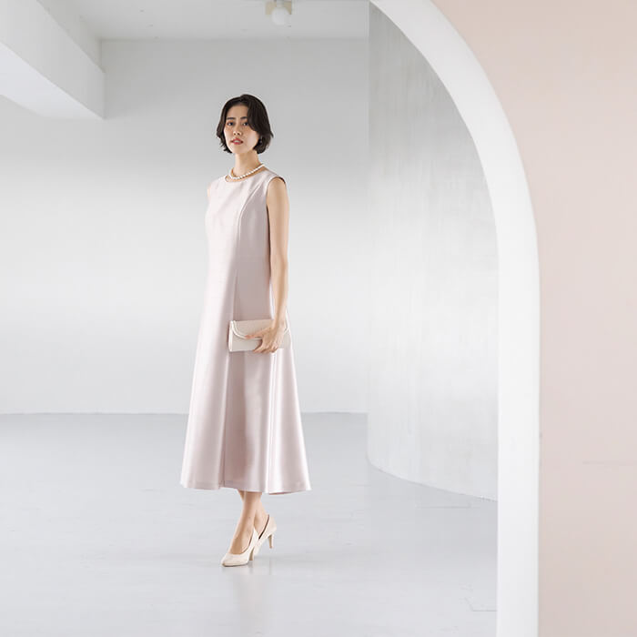 シャンタン素材の優美なワンピース 7号・ピンクベージュ｜東京