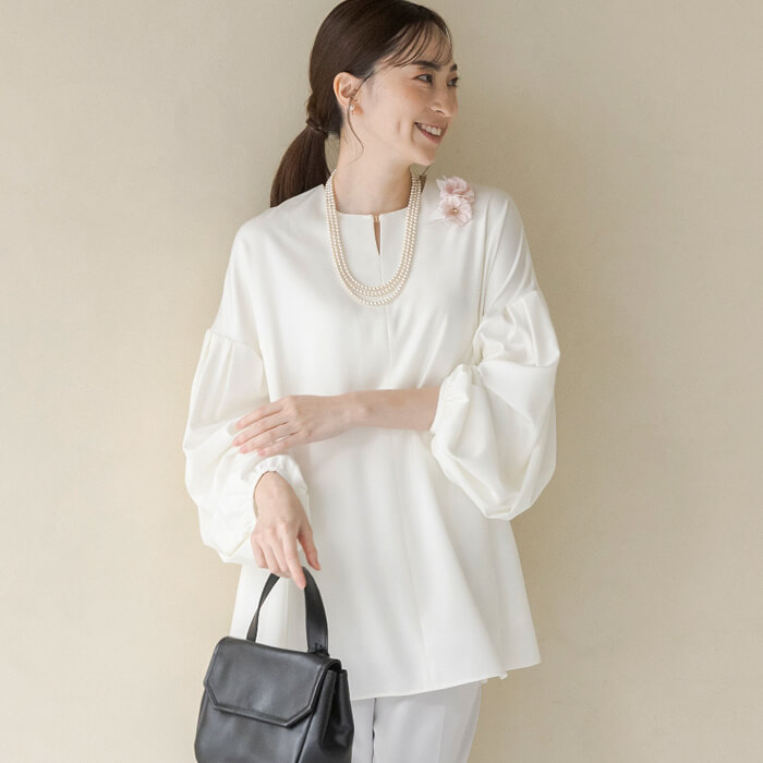 上品な雰囲気、3連パールネックレス ・ホワイト｜東京ソワール