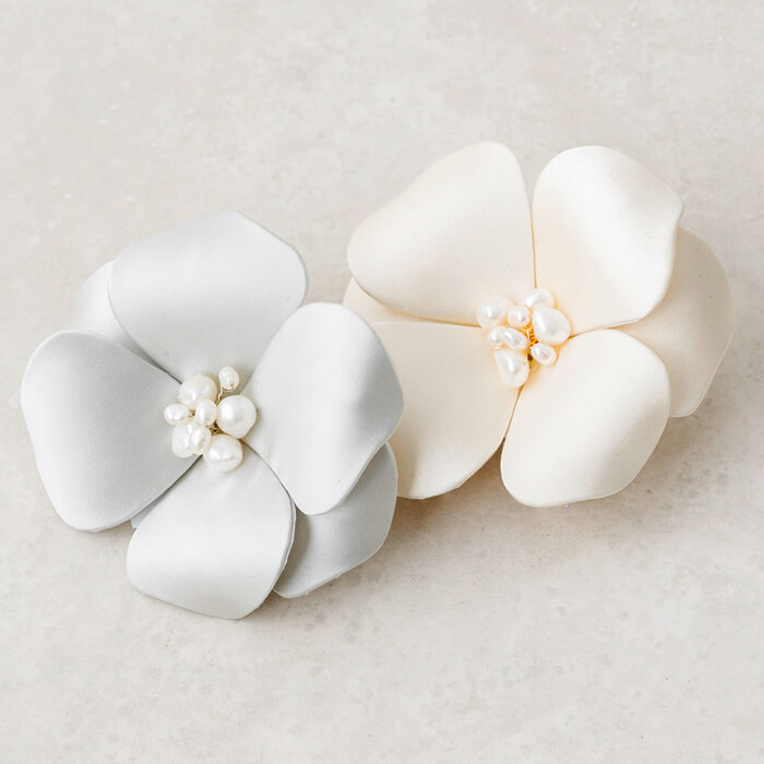 CHANELシャネル カメリアコサージュ ブローチ シルク ホワイト 卒業