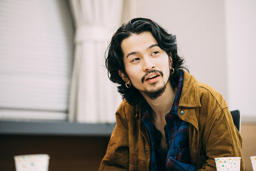 King Gnuが泥臭さと共に語る、若者とロックバンドが作る「夢」 | CINRA