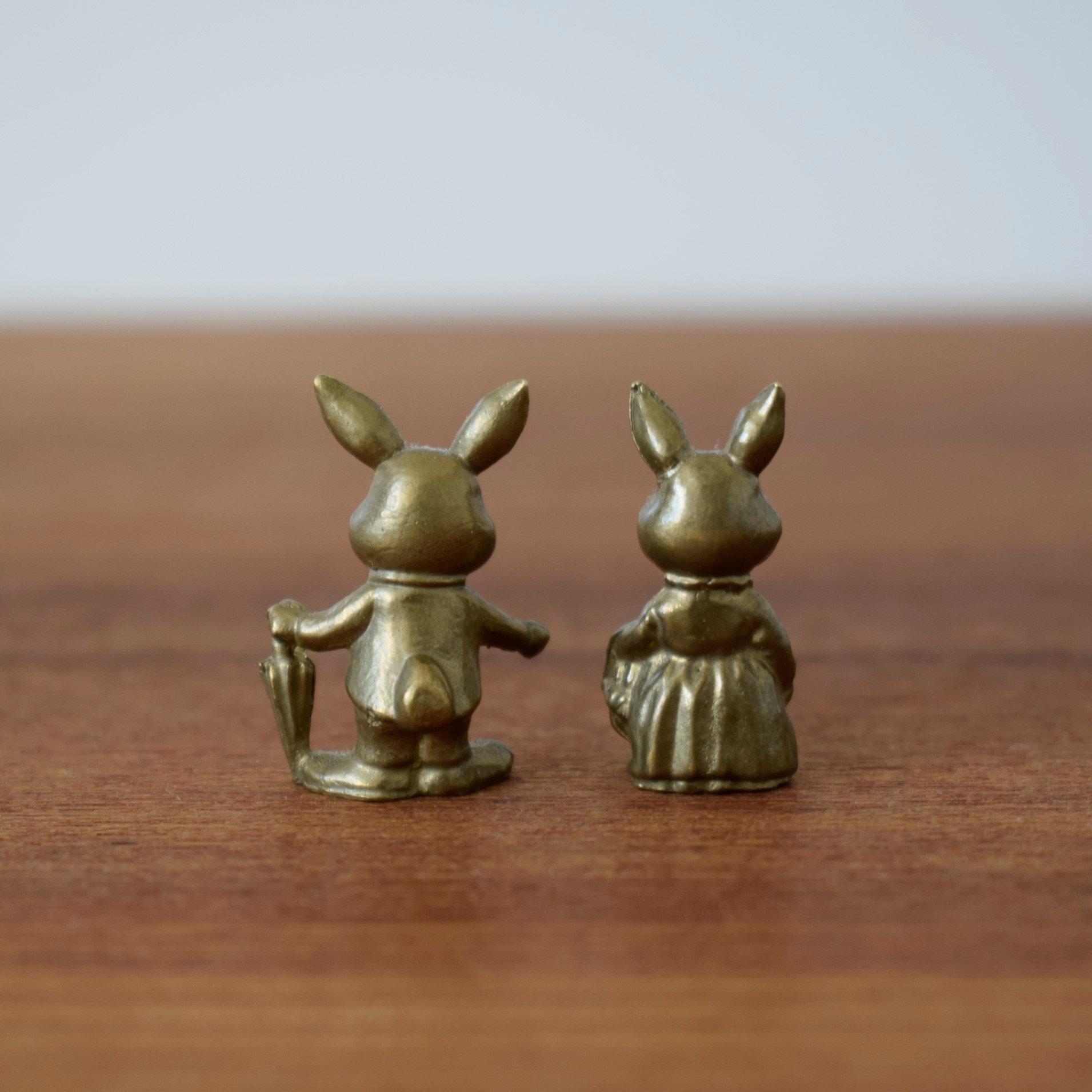 ビエナブロンズ ミニチュアのフィギュア 3匹のうさぎと傘 【公式通販】