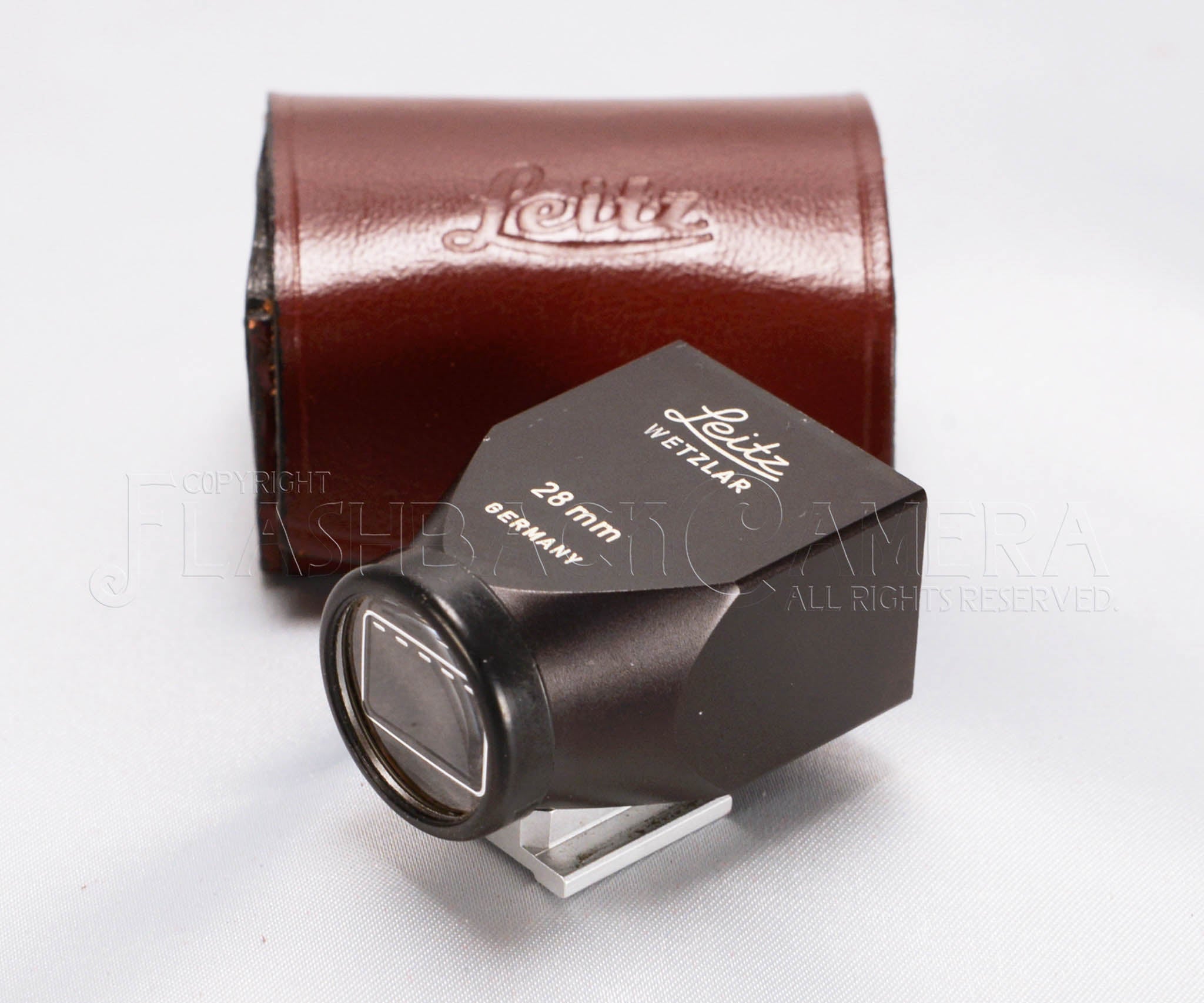 Leica – FLASHBACK CAMERA