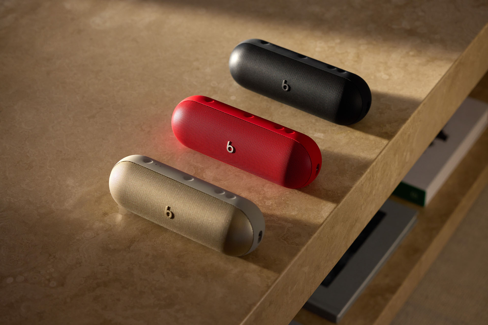 BeatsのワイヤレスBluetoothスピーカー「Beats Pill」が再登場 ｜ FLY