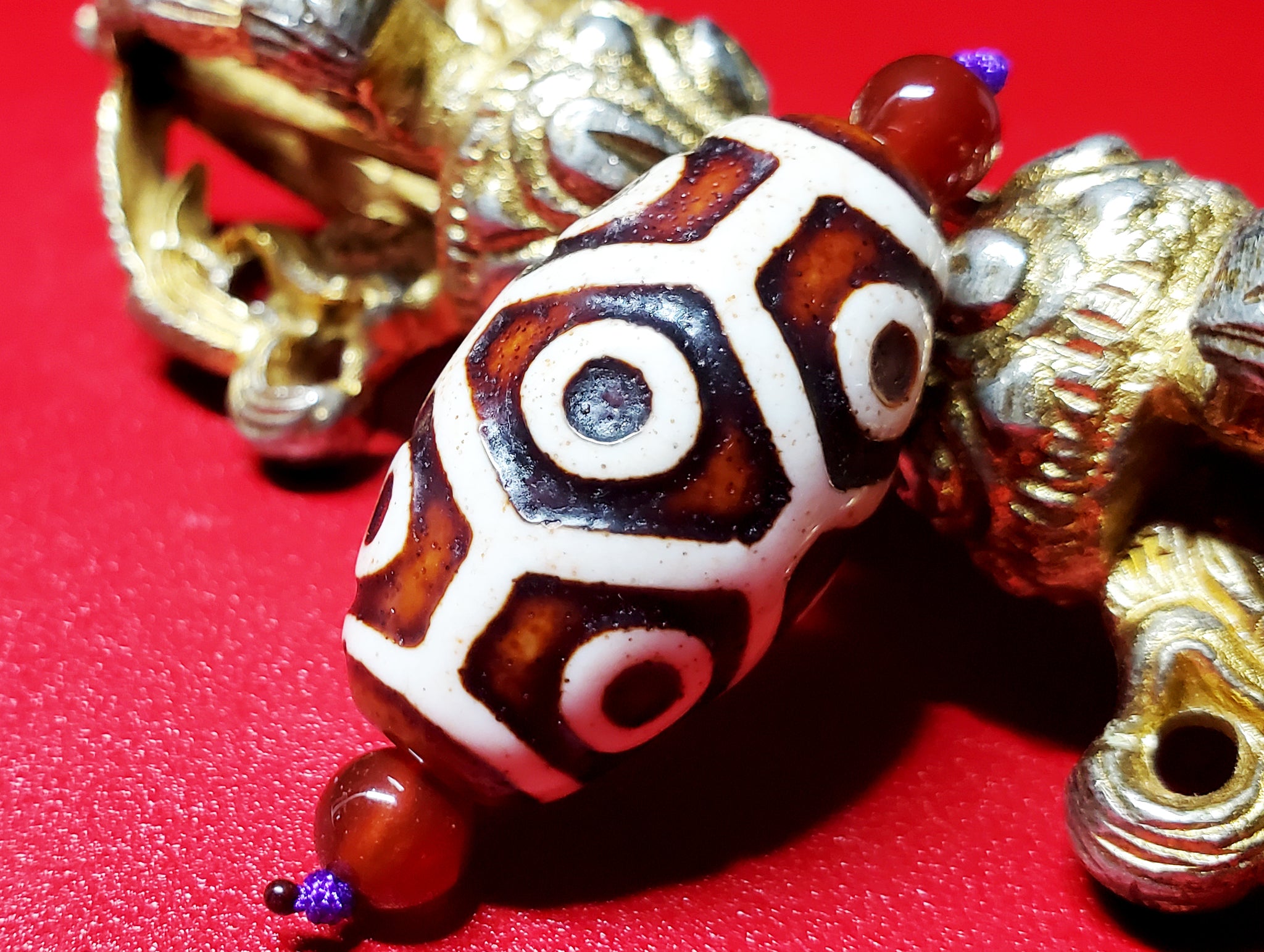 上肯天珠・亀甲九眼天珠 – 天然石の店 ふうちゃん