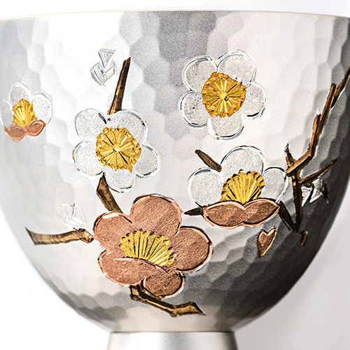 加藤偉三 桃山子 紅安南 ぐい呑盃 梅花図 共箱 加藤偉三 桃山子 紅安南