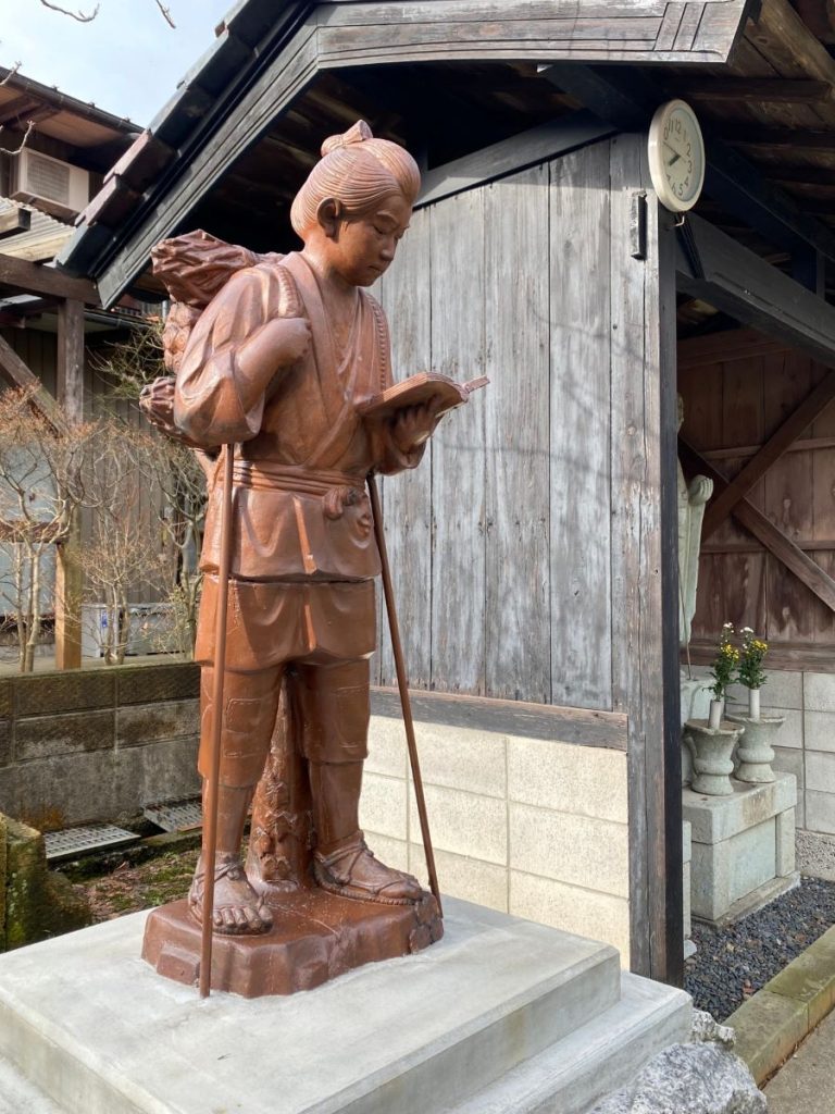 二宮金次郎像 – 「金剛院」福井県越前市にある仏様いっぱいのお寺