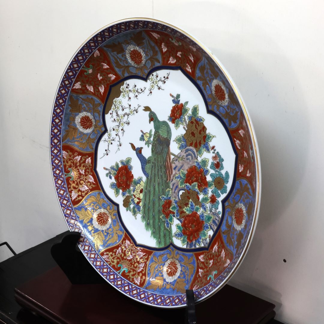 青い孔雀と松の陶器皿 有田焼 大皿 青い孔雀と松の陶器皿 有田焼 大皿