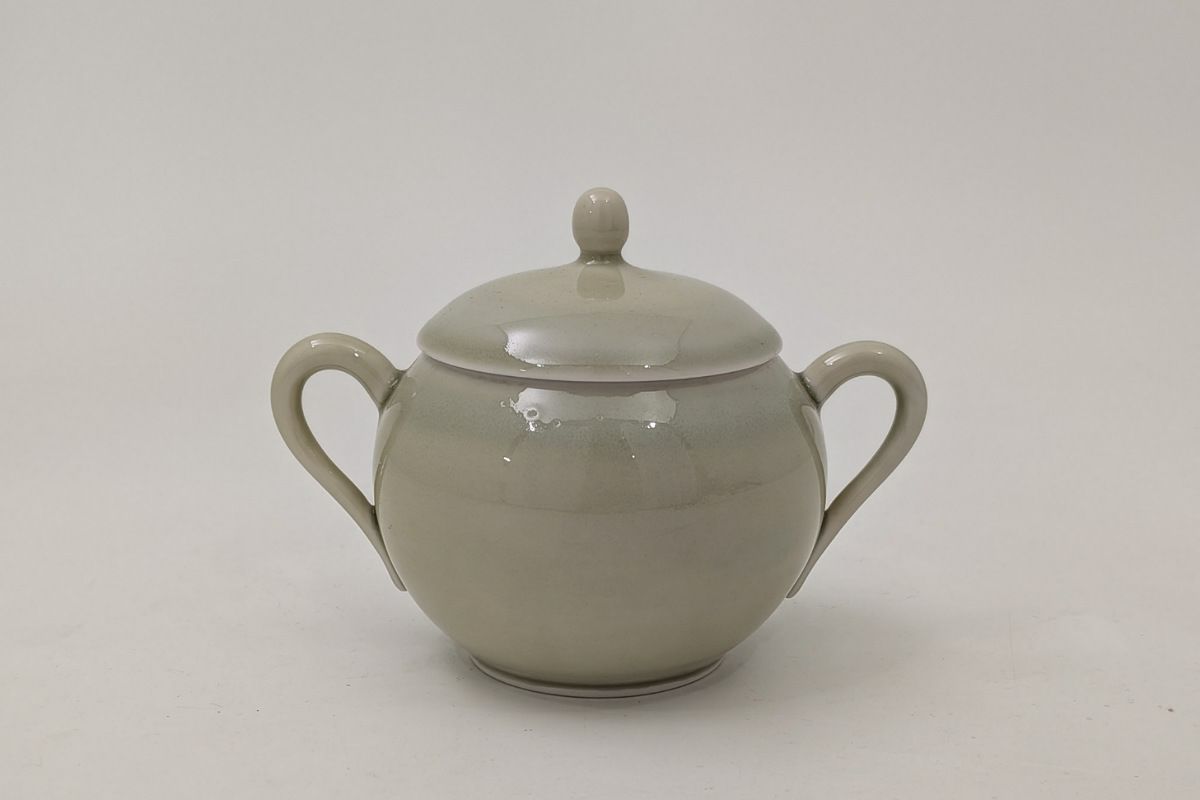 19谷窯松灰青磁 シュガーポット | 有田焼 深川製磁｜公式オンラインストア