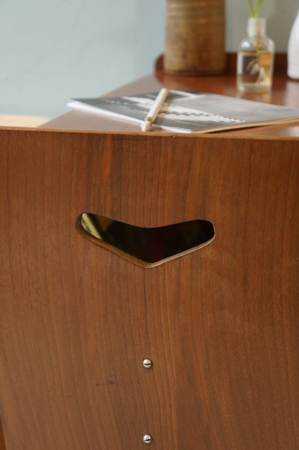 ヴィンテージ 木製サイドテーブル マガジンラック付き ヴィンテージ