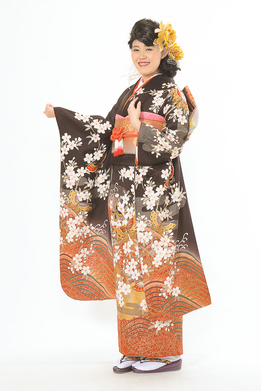 肩黒桜五色蝶裾金茶 - 振袖コレクション｜はたちの集い（成人式）振袖