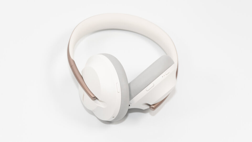 Bose NCHP 700のイヤークッションが破れたので、純正の色違いと交換し