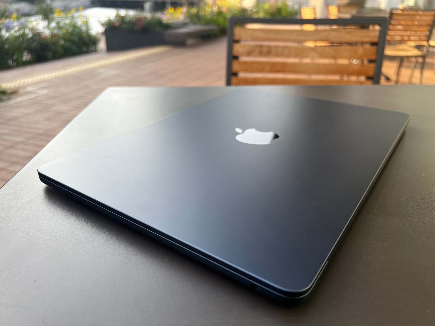 美品】Apple MacBook ミッドナイト 本体 先行レビュー】欲しさ極まるM2