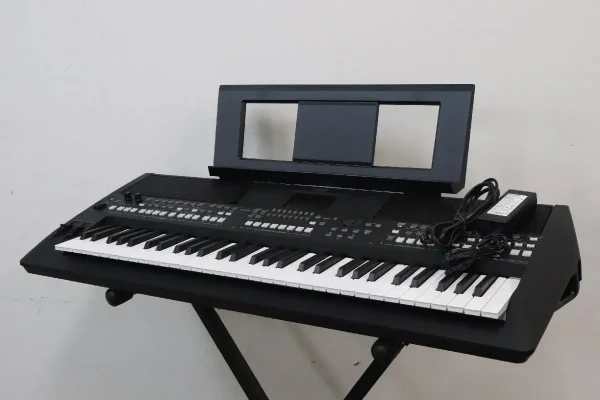 KORG コルグ TR76 シンセサイザー - 楽器の買取屋さん｜最短30分で出張