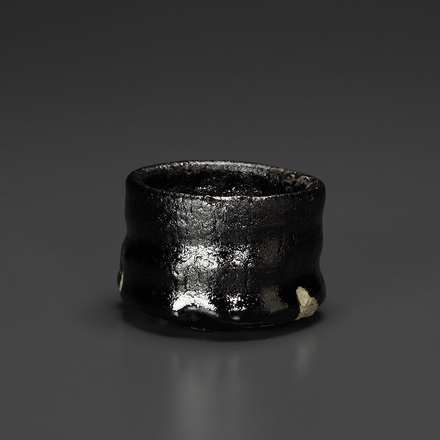 ♥大きな 瀬戸黒 ぐい呑み 沓形 ぐい飲み 引出黒 織部黒 骨董 古玩