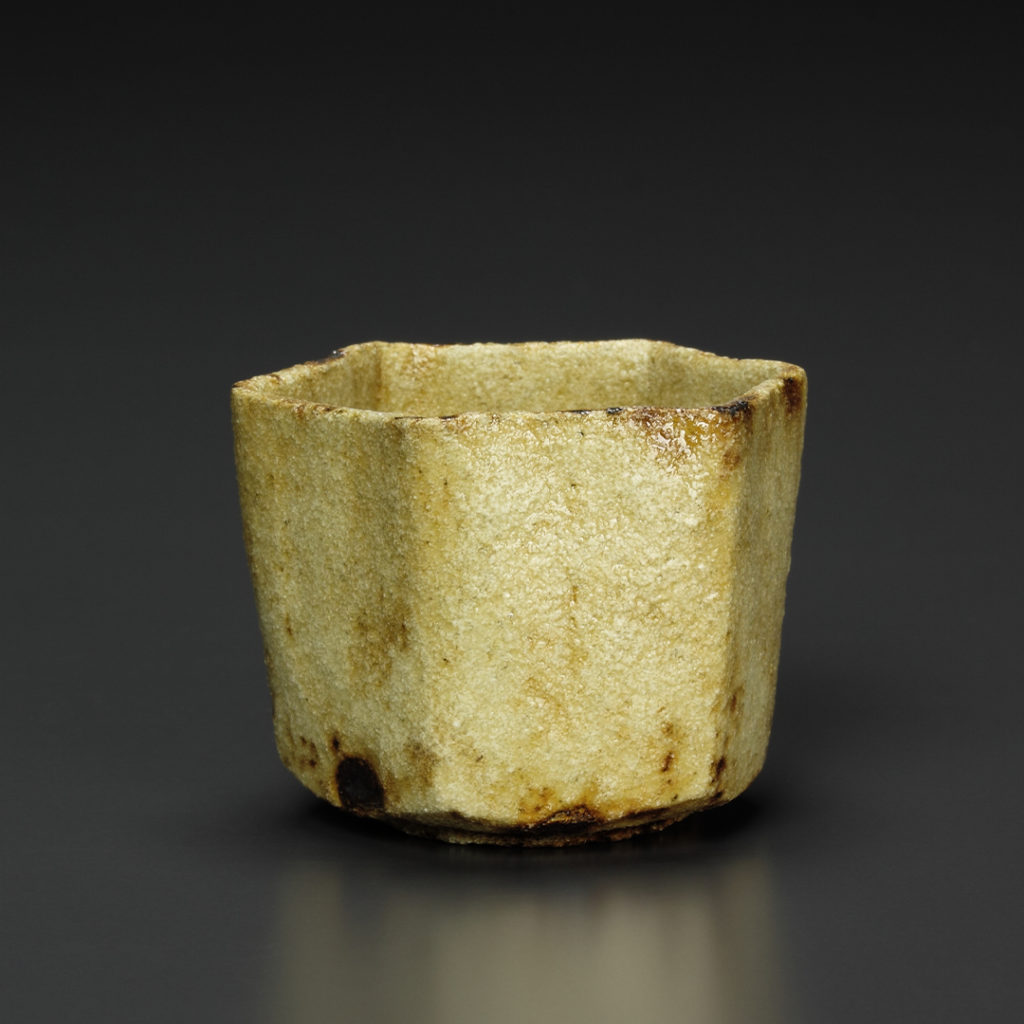 池西 剛 黄瀬戸六角小盃 (IG81 ) | ギャラリーラボ