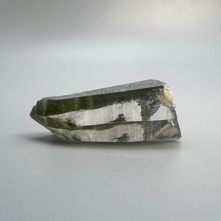 RUNTA) ガネッシュヒマール産クローライトイン天然ヒマラヤ水晶