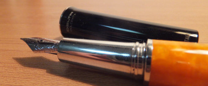 ドルチェビータ・パピヨン(DELTA)が7本目の万年筆! 太陽みたいに派手な