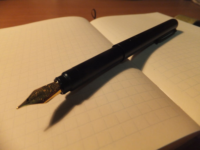 ディートリッヒ・ルブスがデザインした万年筆。コンパクトなボディに