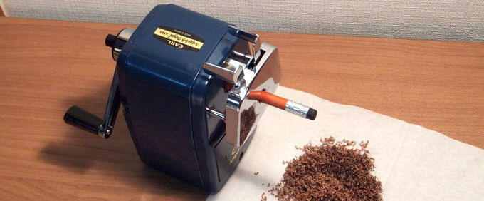 エンゼル5・ロイヤル(カール事務器)は頼り甲斐のある手回し式鉛筆削り