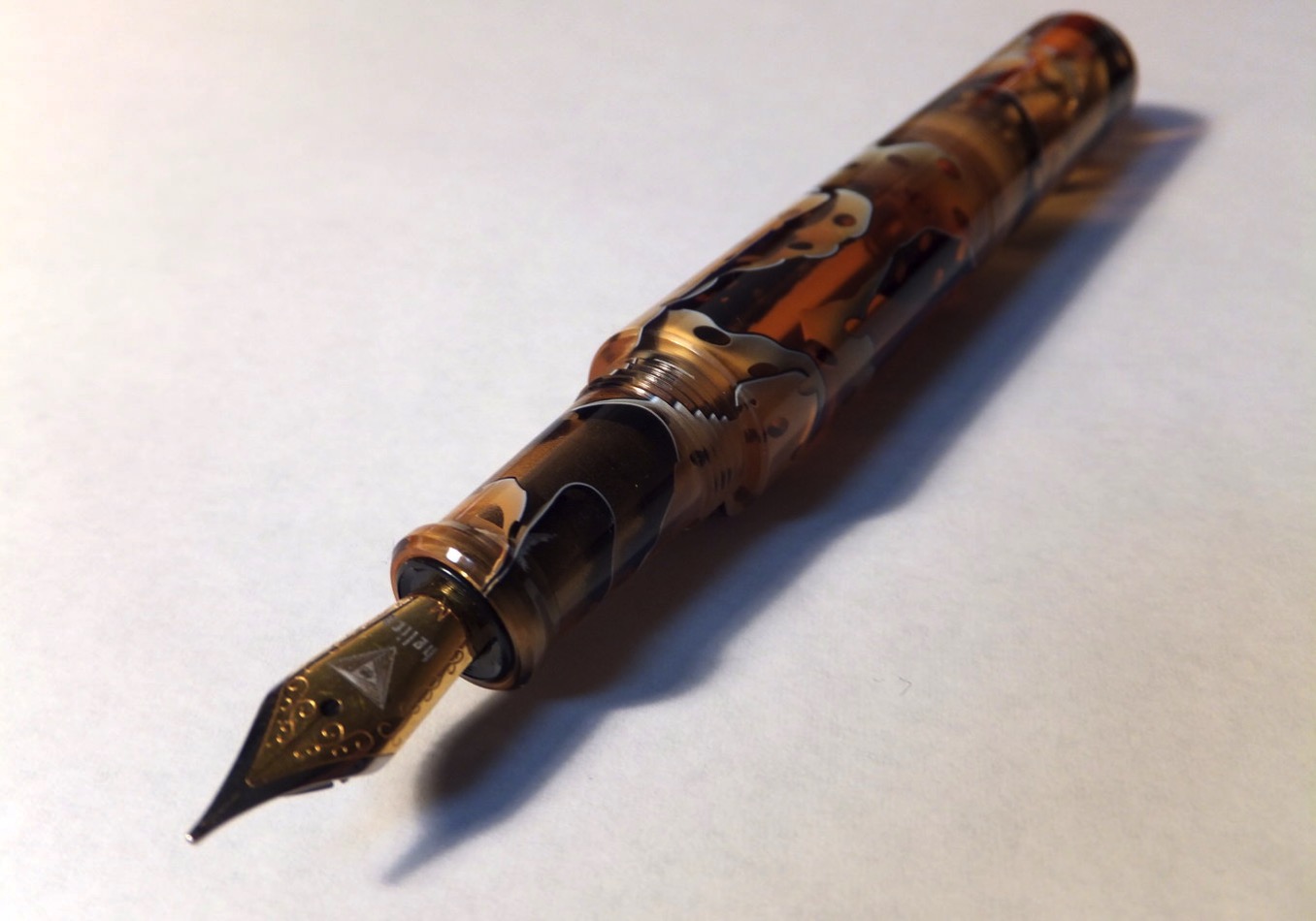 ヘリコ(helico)のミニ万年筆・シュクルのアイドロッパーモデル。軸越し