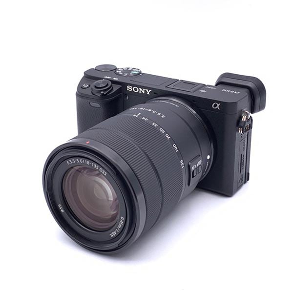 Sony アルファ6400 4K デジタル一眼レフカメラ レンズ 64GSD付き SONY