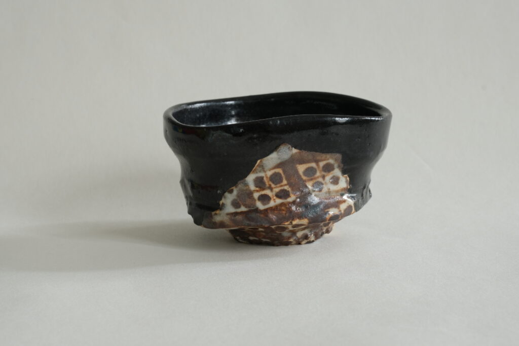 723『黒織部 千鳥 ぐい呑』斗 /骨董品 古美術 古玩 アンティーク