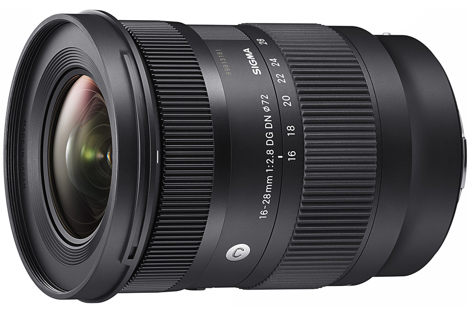 F4並みに小型化したF2.8通しの大口径超広角ズームレンズ「SIGMA 16