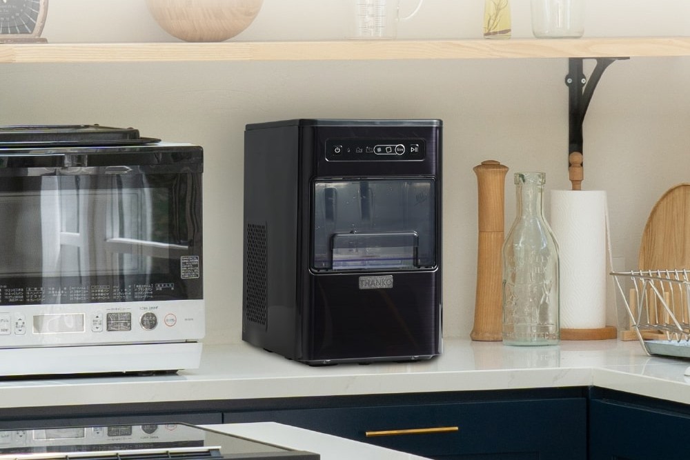 家飲みのお供に！ 最短6分で氷が作れる卓上製氷機「アイス