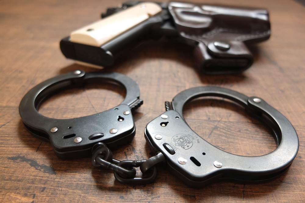 Smith&Wesson Handcuffs Model 100-1 BLUE: GFCのモデル玩具箱