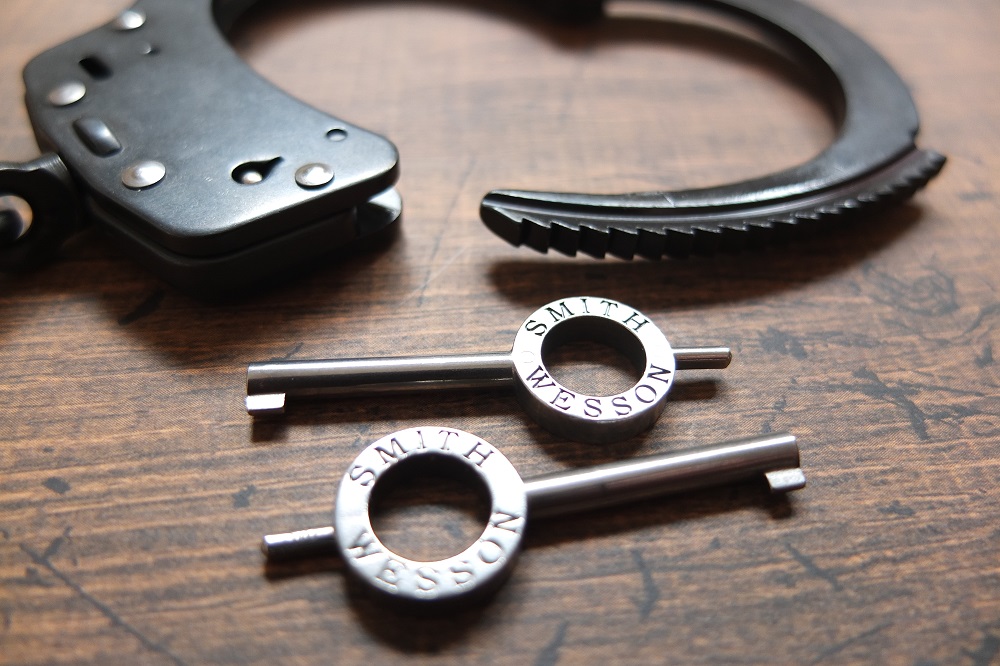 ☆ 最終値引 ☆ 米国 S＆W社 手錠 ( おそらくM 100 型 ？？ ) ☆ 最終