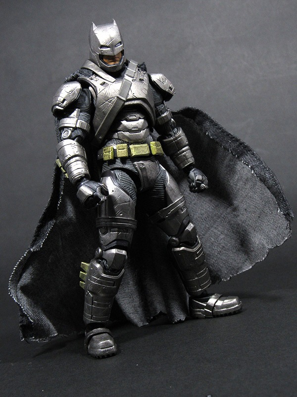 MAFEX No.023 アーマードバットマン Amazon.co.jp: MAFEX マフェックス